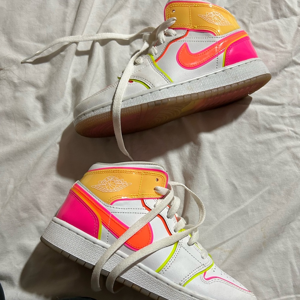 Neon Nike Air Force 1